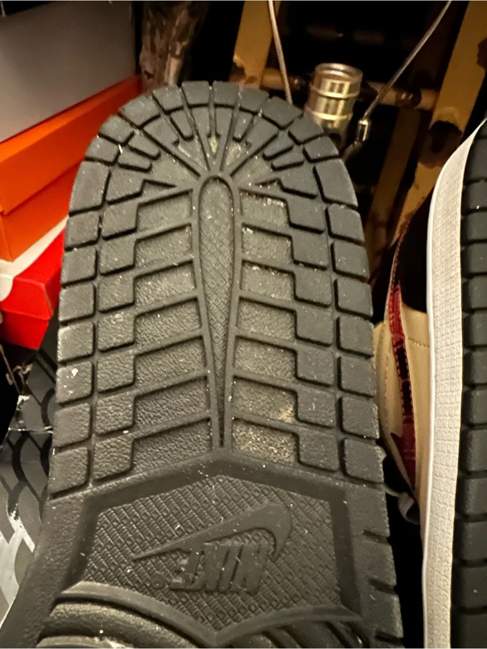 Jordan Retro 1 Mid